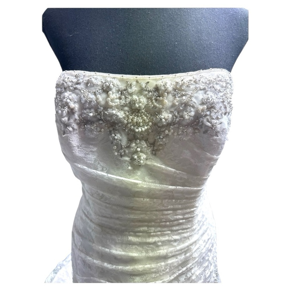 Elegant Ivory Lace Strapless Wedding Gown Size 14 - Picture 4 of 12
